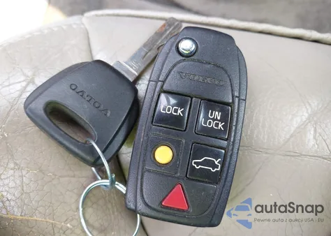 2004 Volvo V70 z USA, uszkodzony, nr VIN YV1SW64A242432672